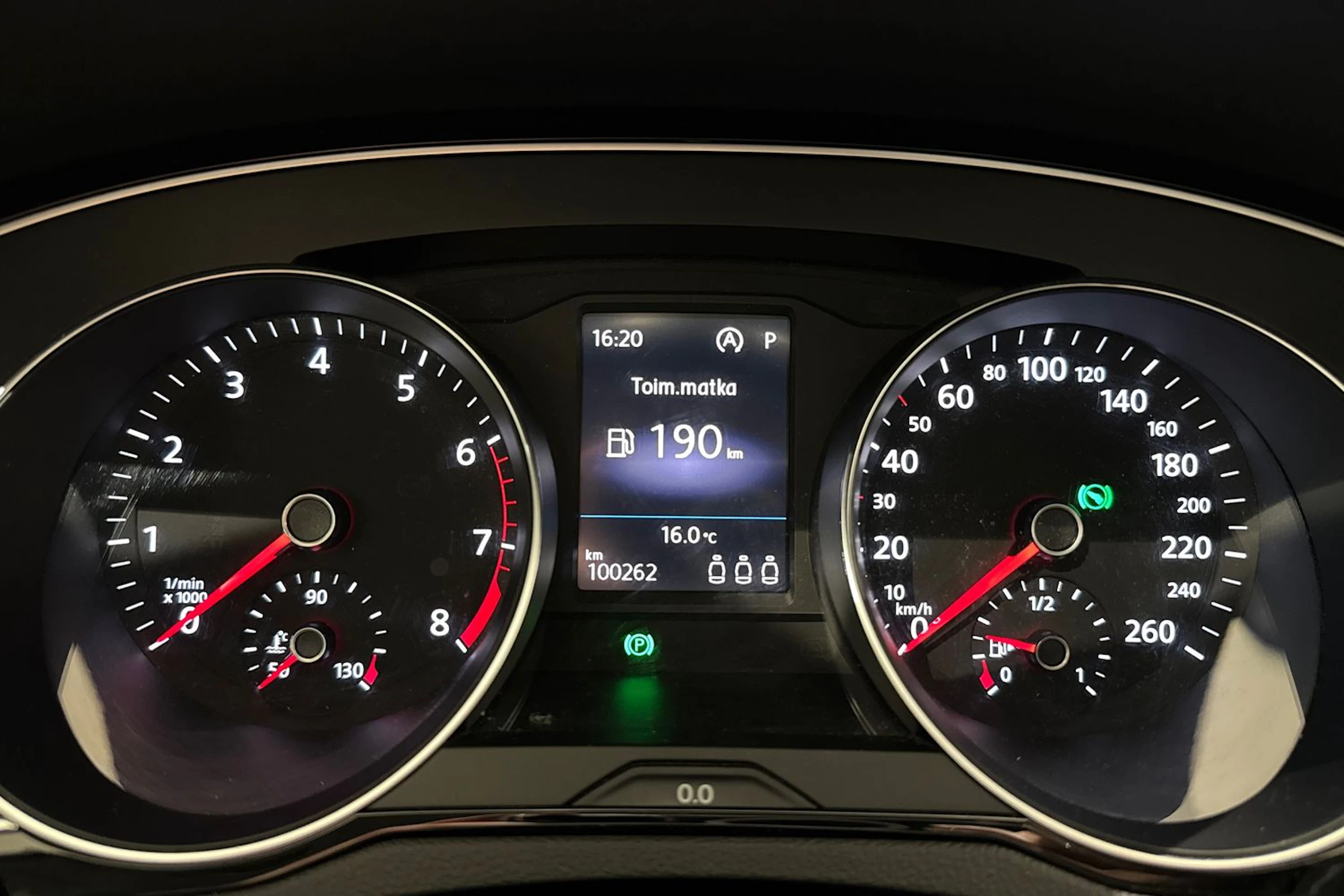valkoinen Volkswagen Passat 2023 kuva 14.
