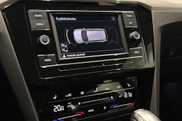 valkoinen Volkswagen Passat 2023 kuva 19.