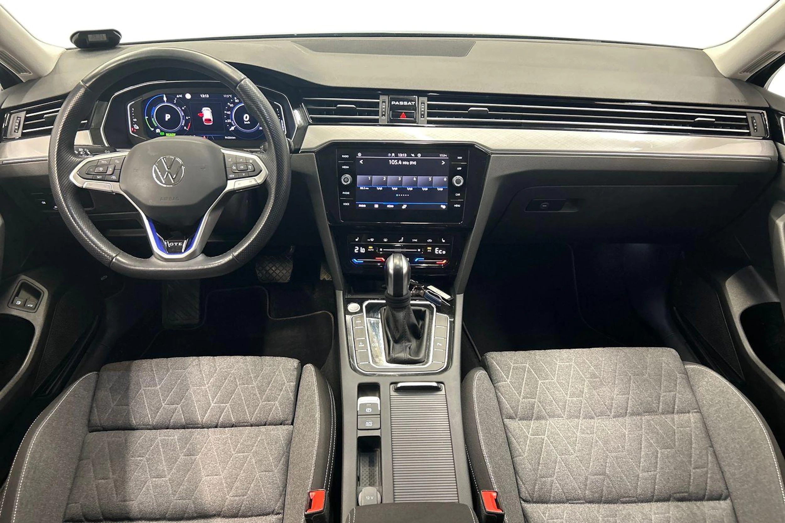 harmaa Volkswagen Passat 2023 kuva 9.