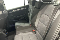 harmaa Volkswagen Passat 2023 kuva 11.