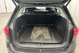 harmaa Volkswagen Passat 2023 kuva 17.