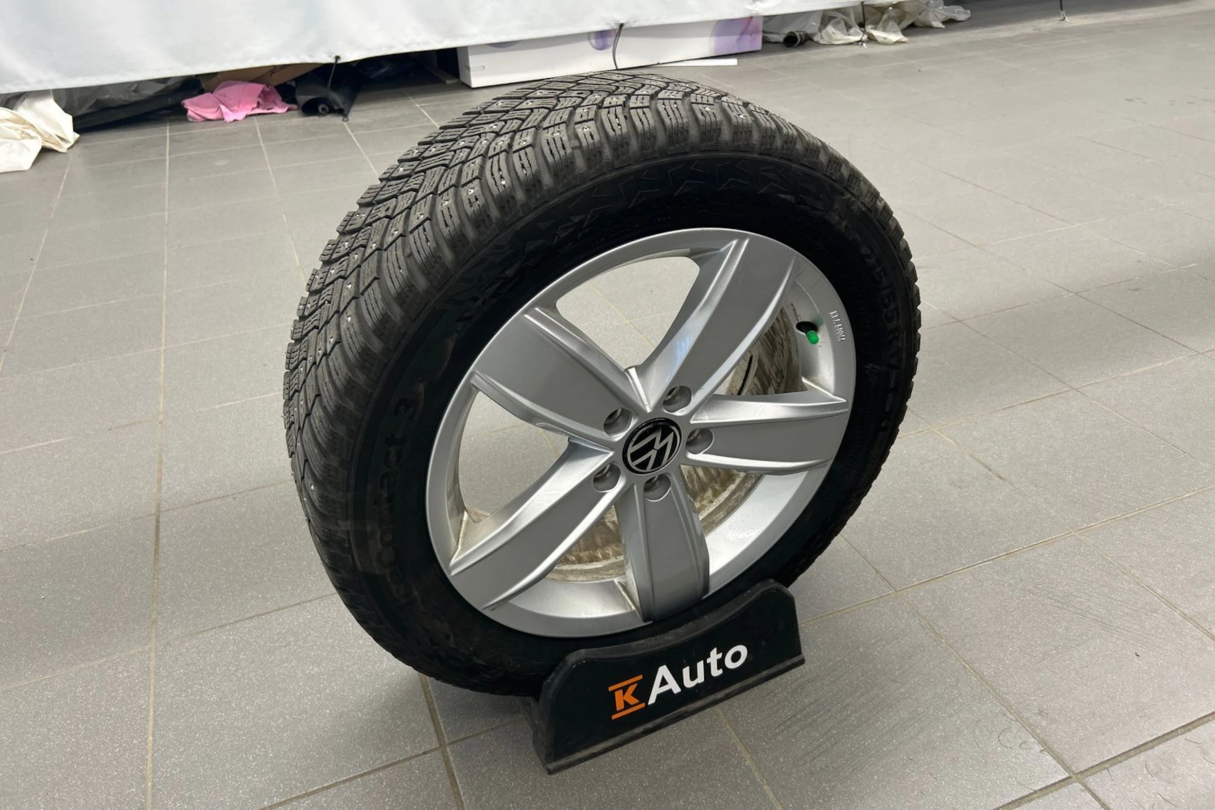 harmaa Volkswagen Passat 2023 kuva 19.