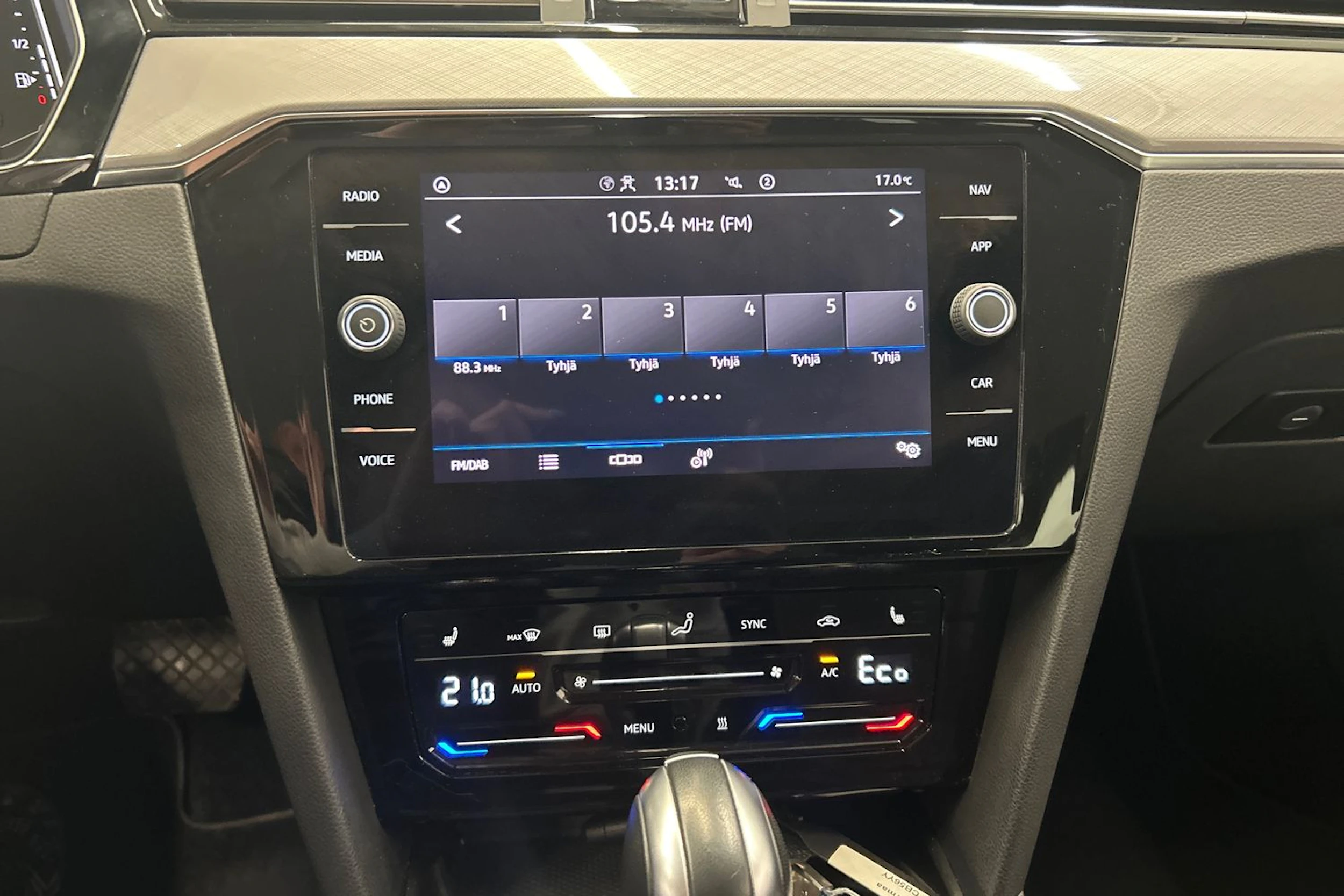 harmaa Volkswagen Passat 2023 kuva 24.