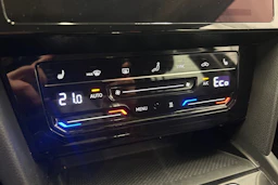 harmaa Volkswagen Passat 2023 kuva 27.