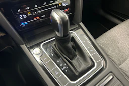 harmaa Volkswagen Passat 2023 kuva 28.