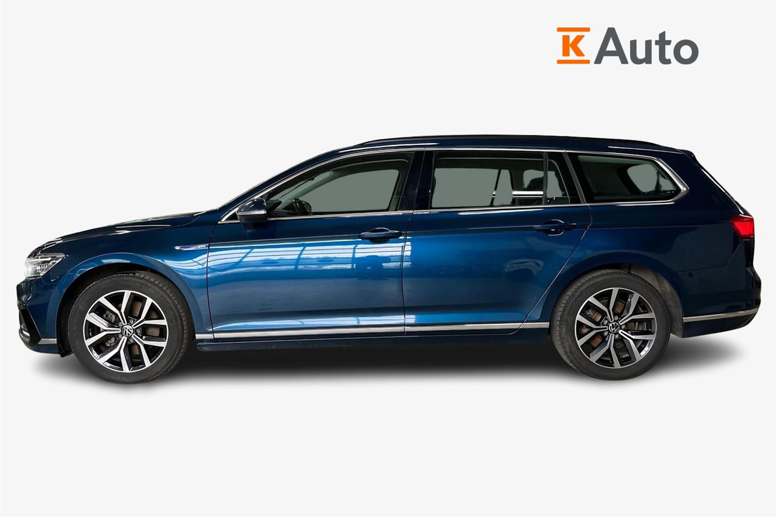 sininen Volkswagen PASSAT 2023 kuva 7.