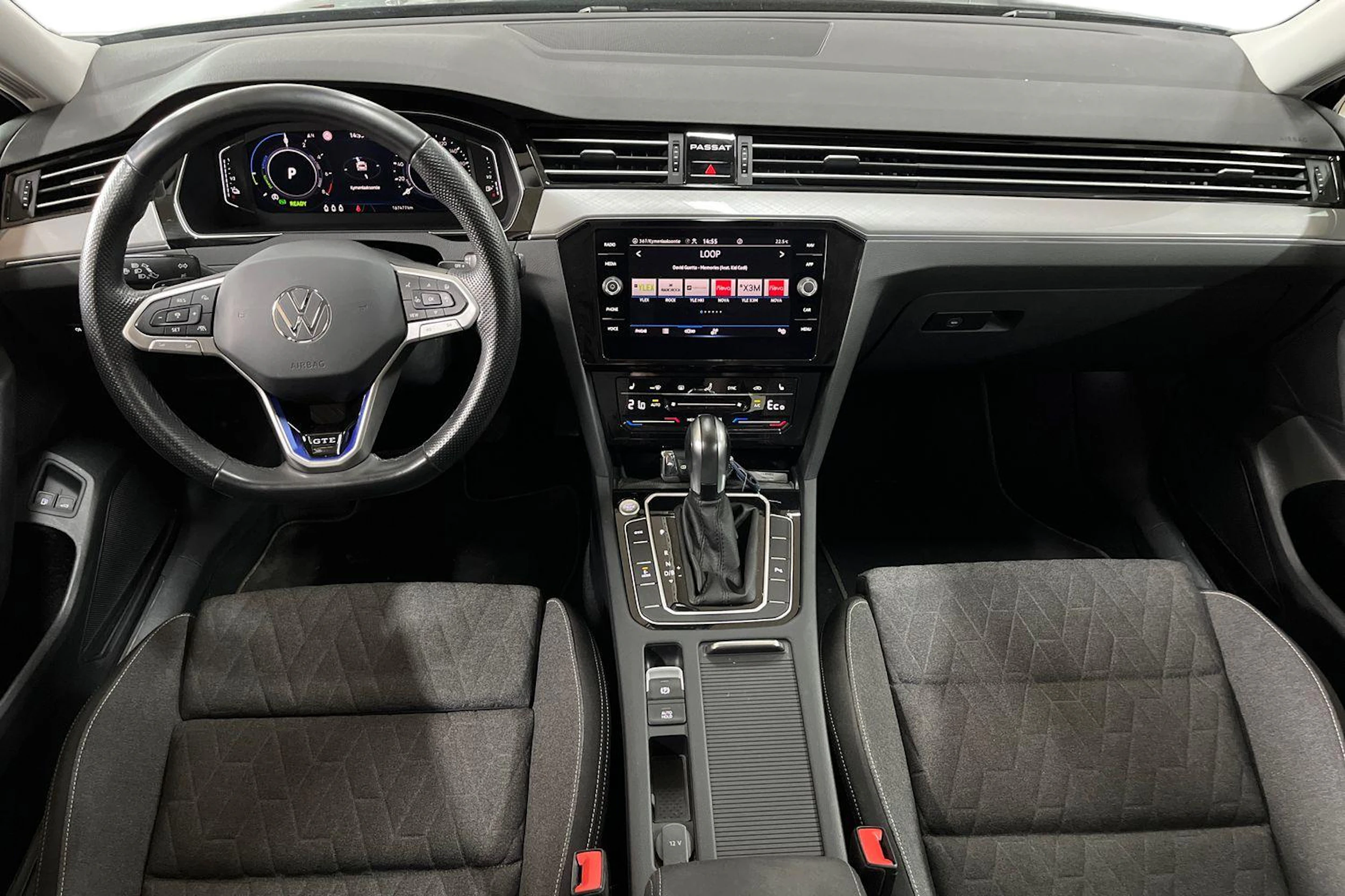 sininen Volkswagen PASSAT 2023 kuva 9.