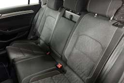sininen Volkswagen PASSAT 2023 kuva 11.