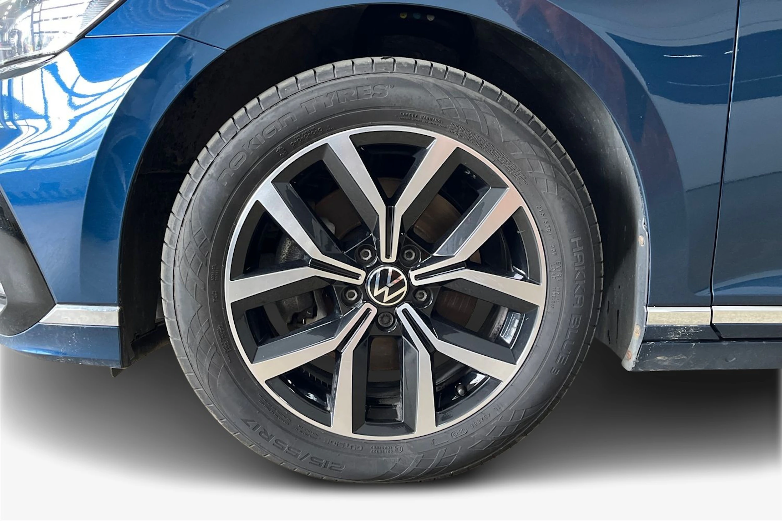 sininen Volkswagen PASSAT 2023 kuva 12.