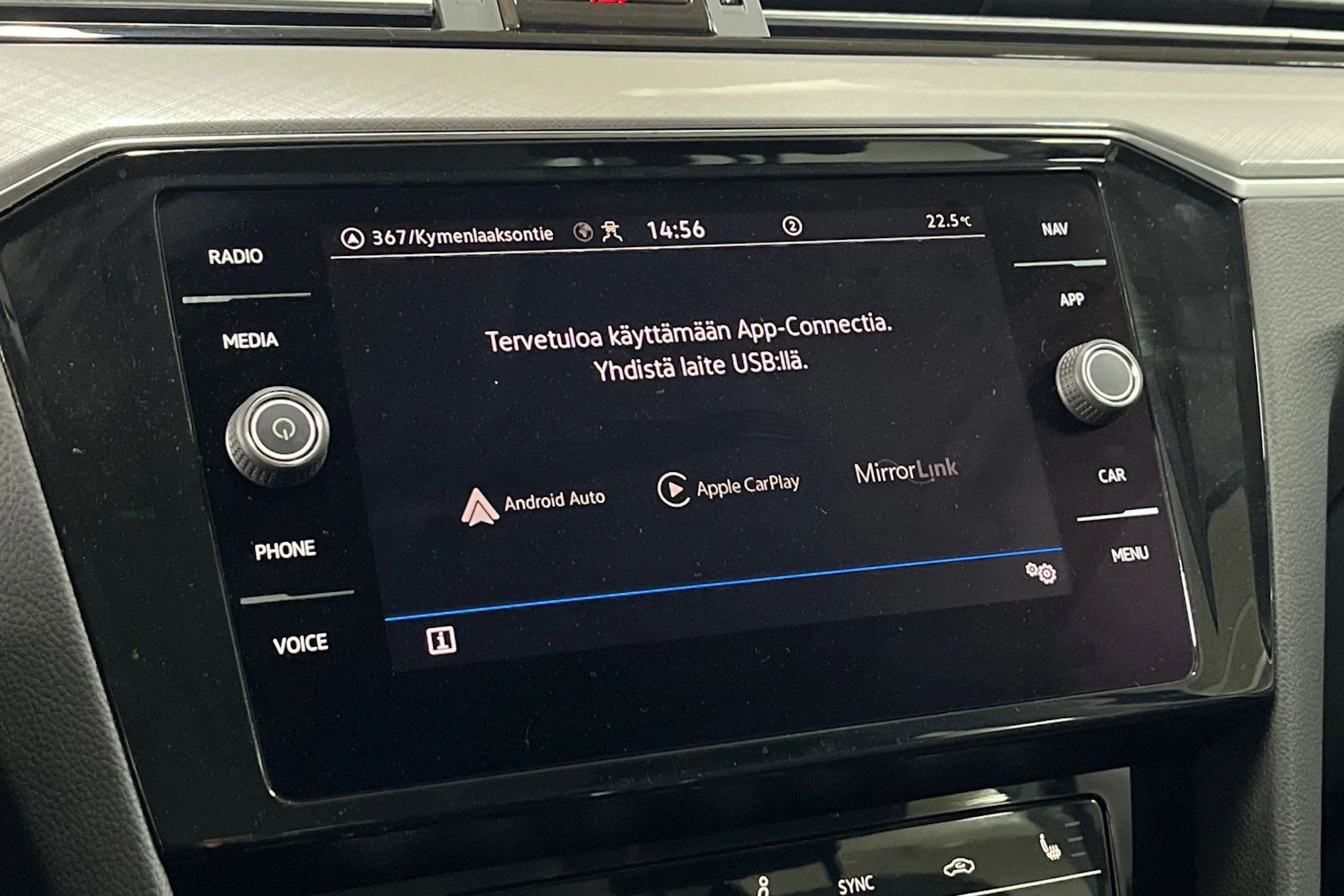 sininen Volkswagen PASSAT 2023 kuva 19.