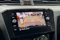sininen Volkswagen PASSAT 2023 kuva 20.