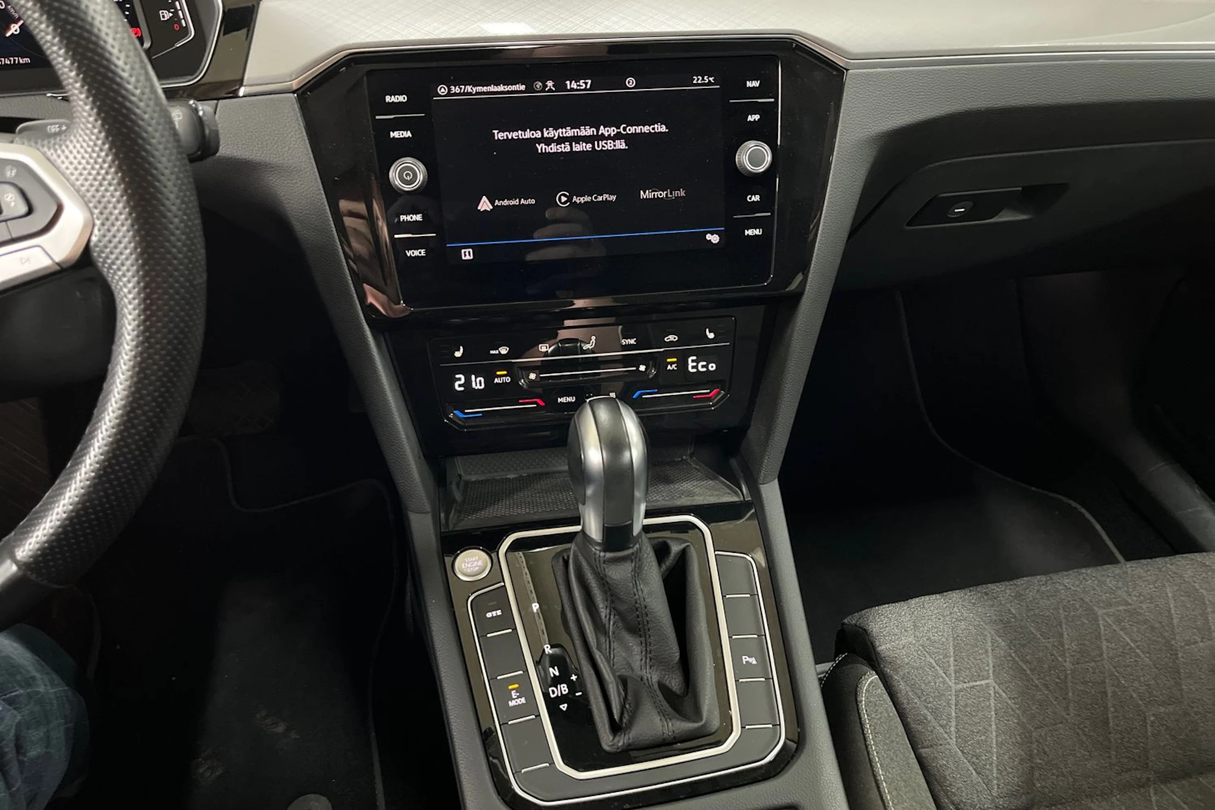 sininen Volkswagen PASSAT 2023 kuva 21.