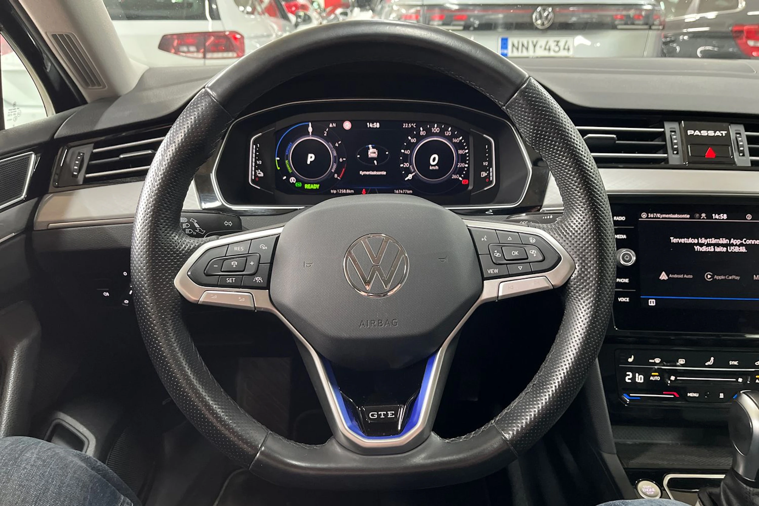 sininen Volkswagen PASSAT 2023 kuva 23.