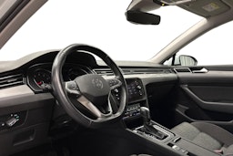 valkoinen Volkswagen Passat 2023 kuva 7.