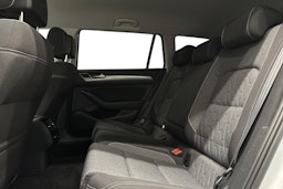 valkoinen Volkswagen Passat 2023 kuva 10.