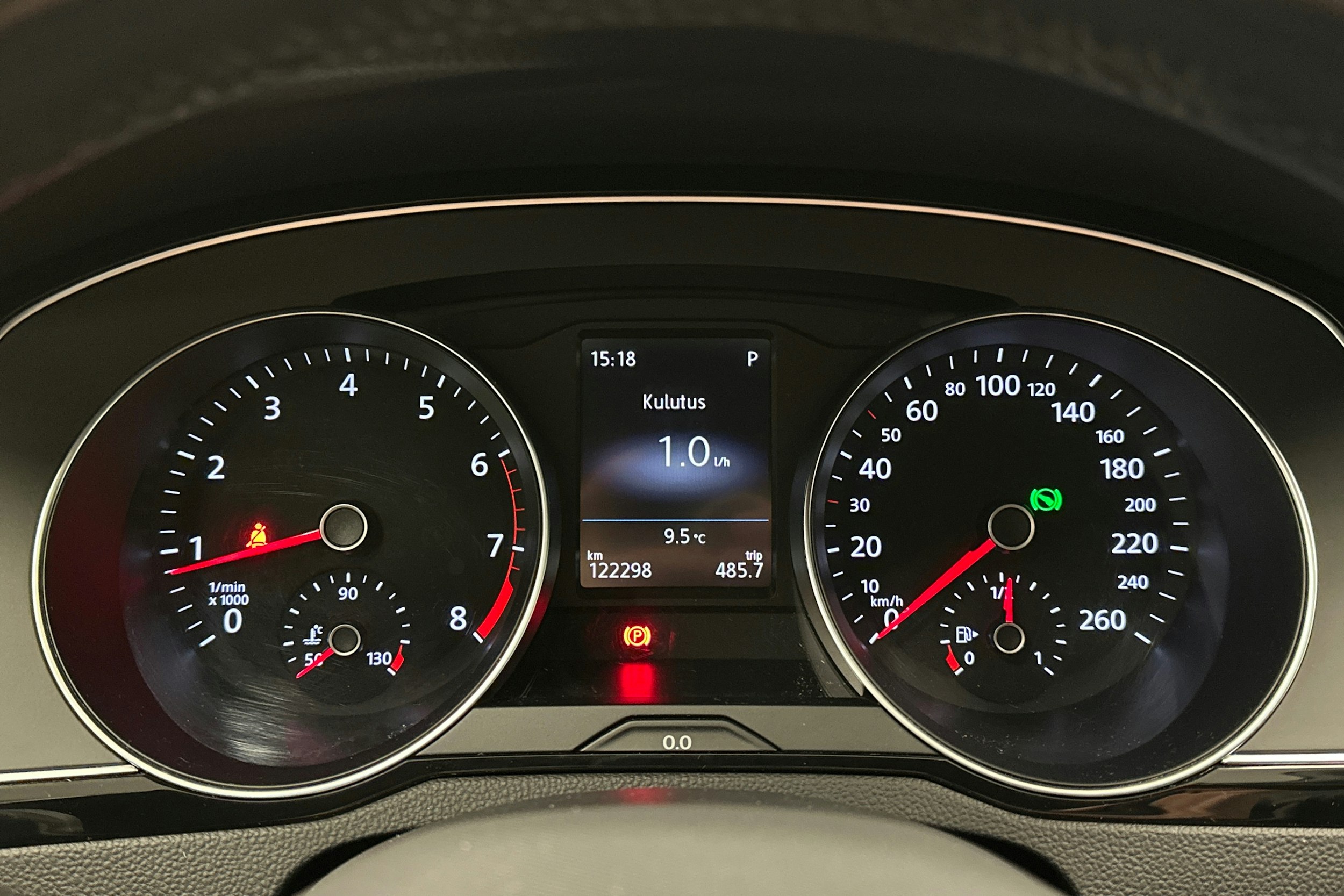 valkoinen Volkswagen Passat 2023 kuva 22.