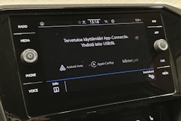 valkoinen Volkswagen Passat 2023 kuva 24.