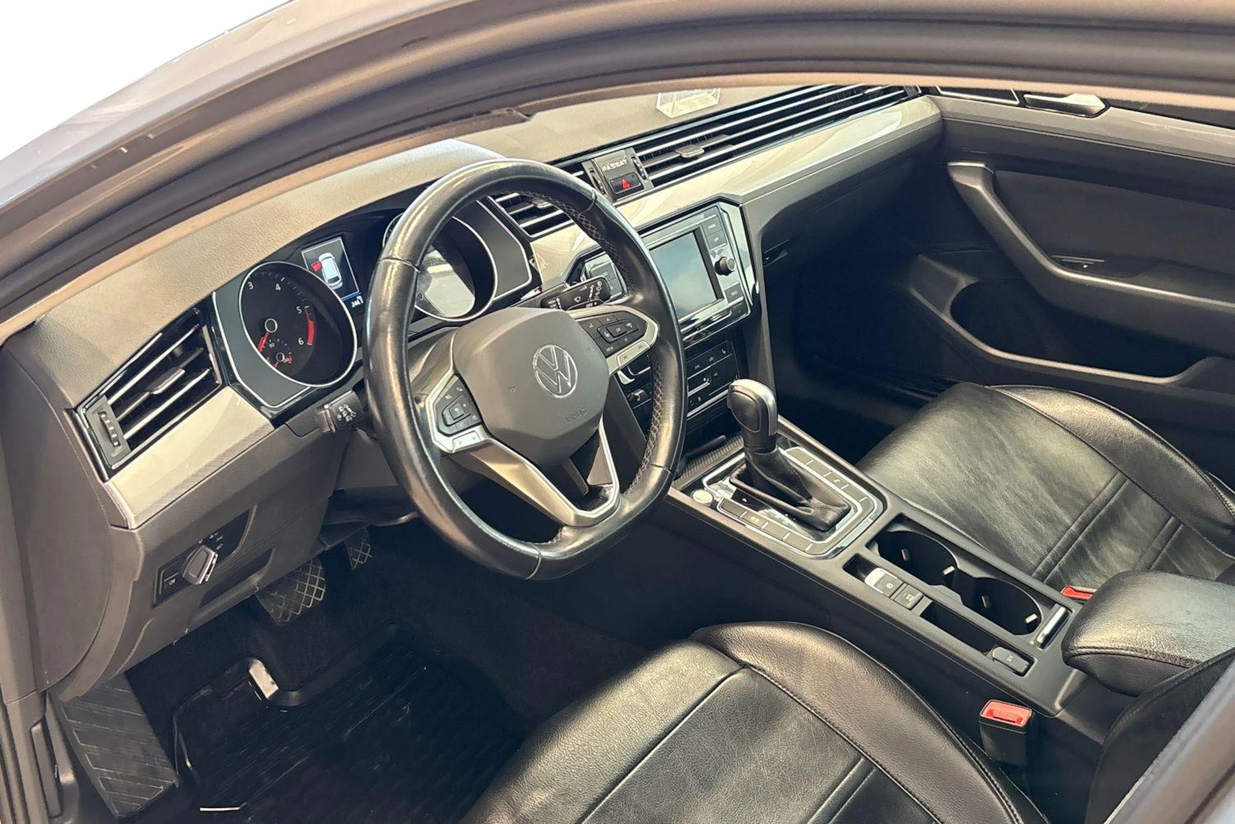 Harmaa Volkswagen PASSAT 2023 kuva 8.