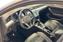 Harmaa Volkswagen PASSAT 2023 kuva 8.