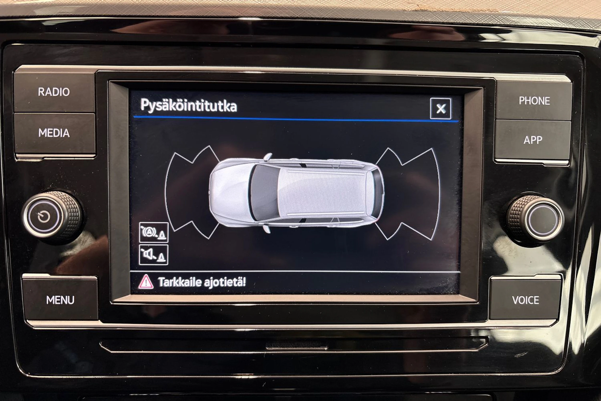 Harmaa Volkswagen PASSAT 2023 kuva 18.