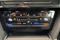 Harmaa Volkswagen PASSAT 2023 kuva 19.