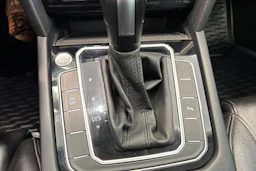 Harmaa Volkswagen PASSAT 2023 kuva 20.
