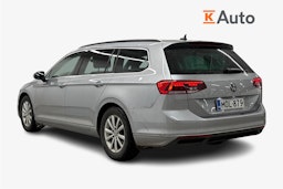 harmaa Volkswagen Passat 2023 kuva 2.