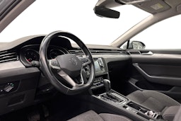 harmaa Volkswagen Passat 2023 kuva 3.