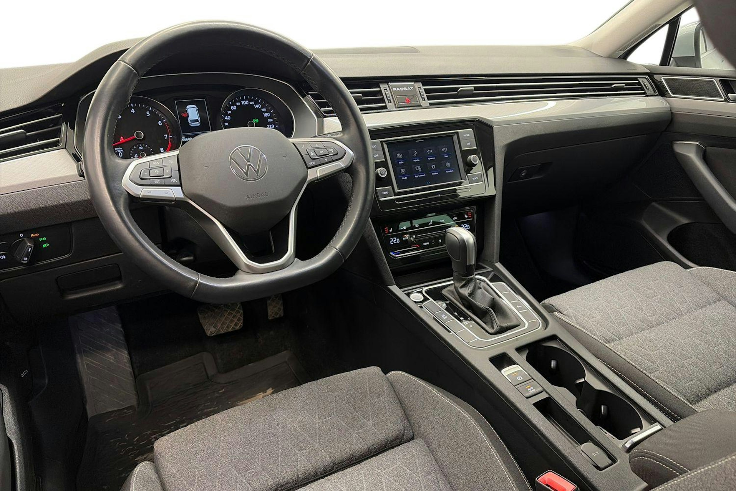 harmaa Volkswagen Passat 2023 kuva 7.
