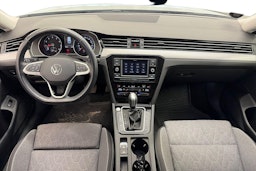 harmaa Volkswagen Passat 2023 kuva 9.