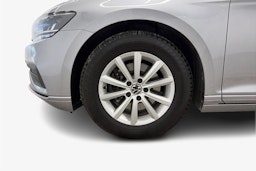 harmaa Volkswagen Passat 2023 kuva 11.