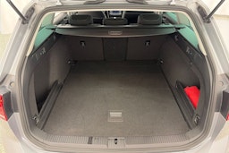 harmaa Volkswagen Passat 2023 kuva 13.