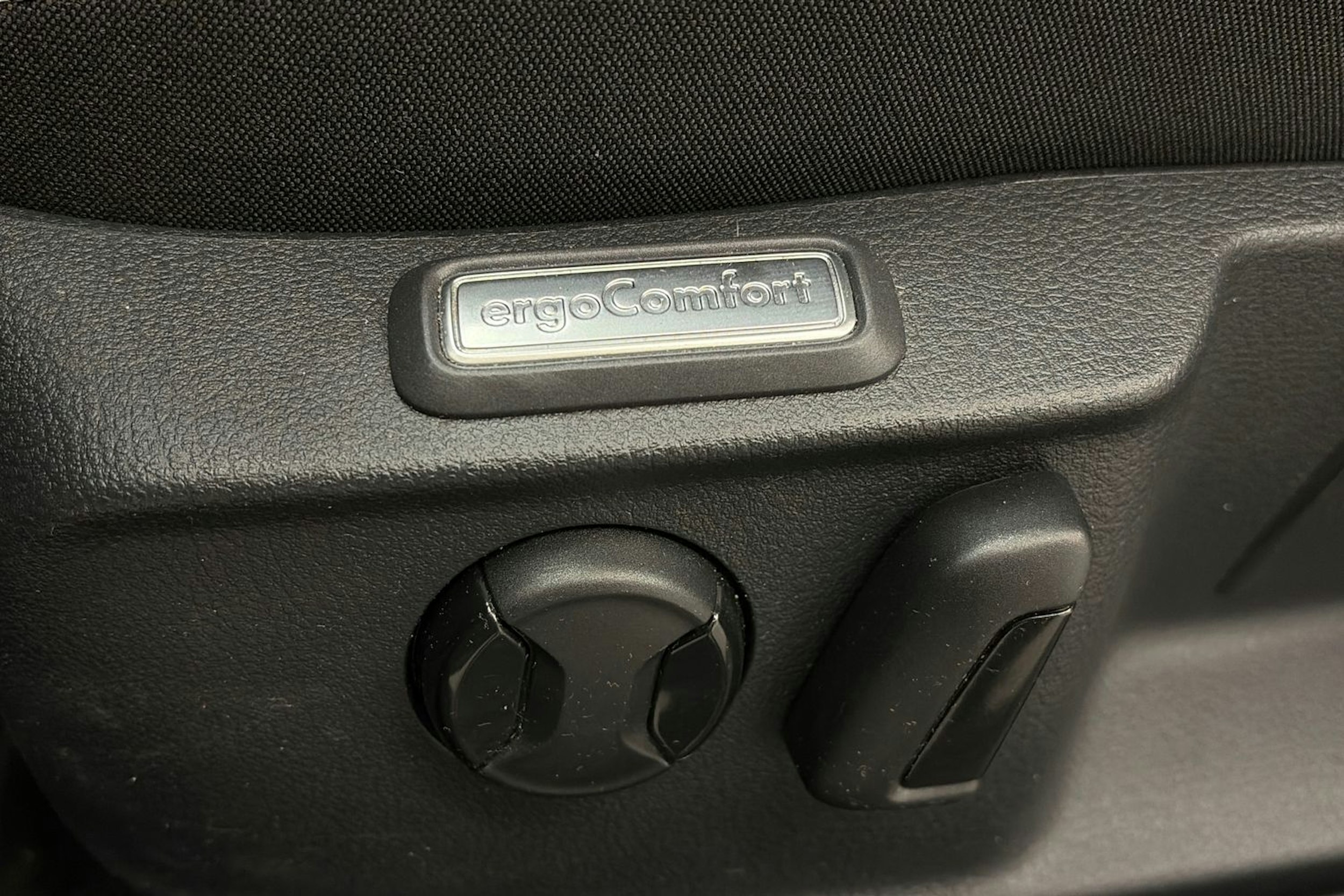 harmaa Volkswagen Passat 2023 kuva 15.