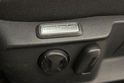 harmaa Volkswagen Passat 2023 kuva 15.