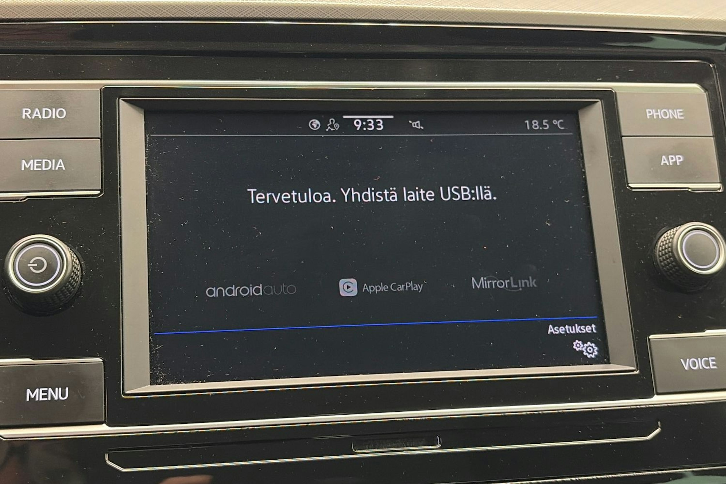 harmaa Volkswagen Passat 2023 kuva 19.