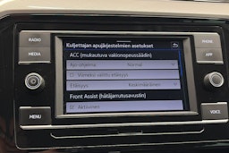 harmaa Volkswagen Passat 2023 kuva 20.