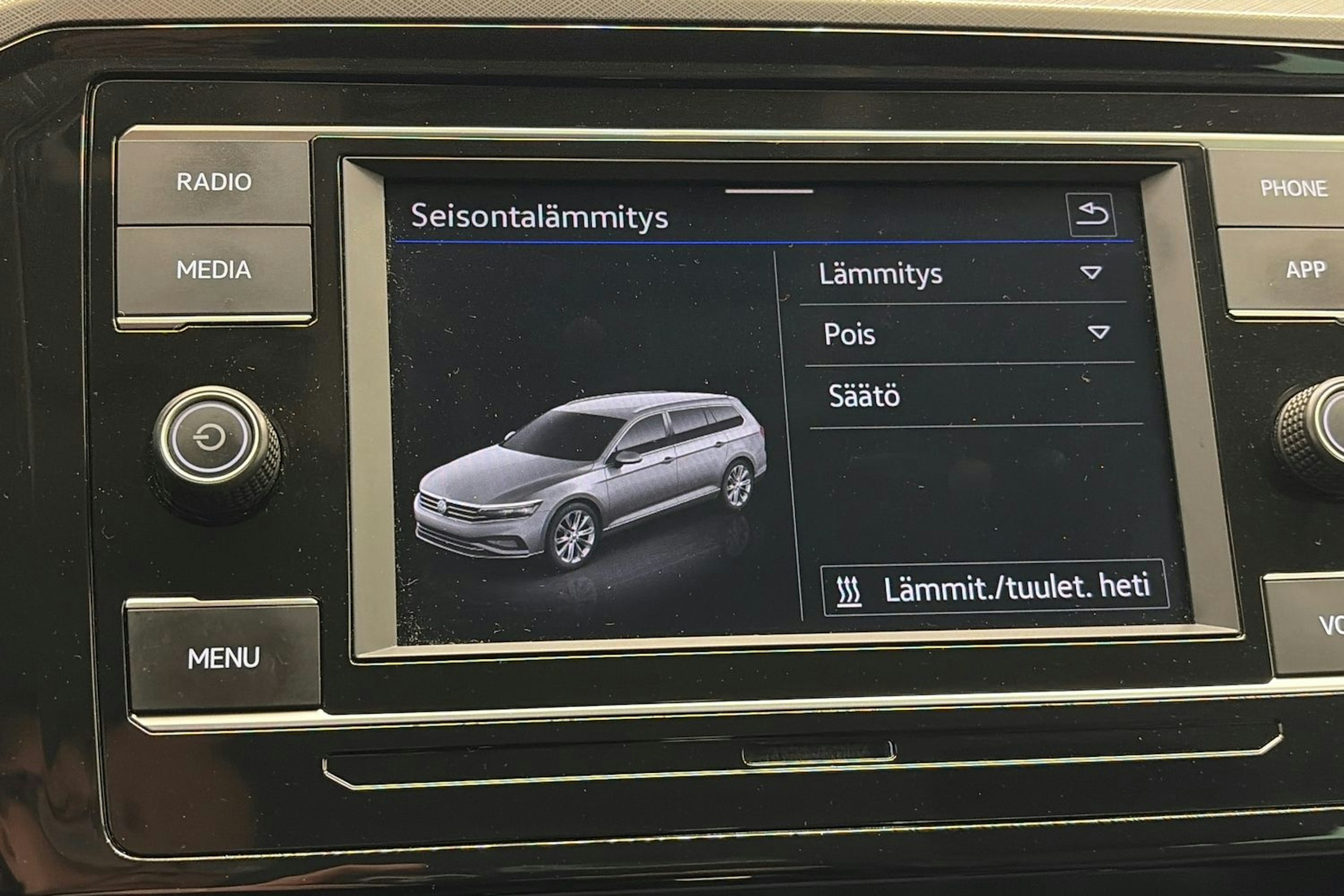 harmaa Volkswagen Passat 2023 kuva 23.