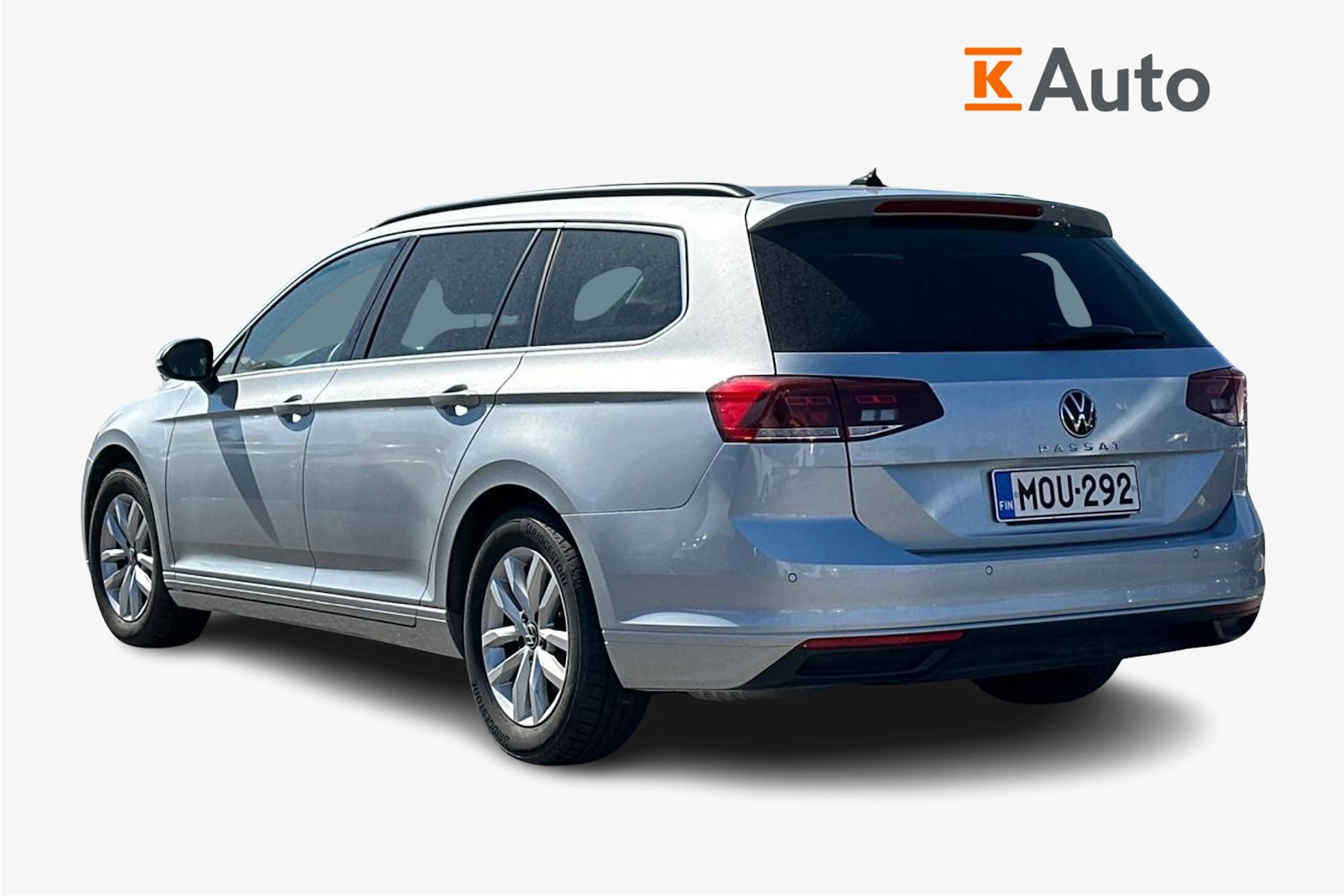 harmaa Volkswagen Passat 2023 kuva 2.