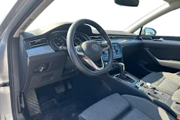 harmaa Volkswagen Passat 2023 kuva 3.