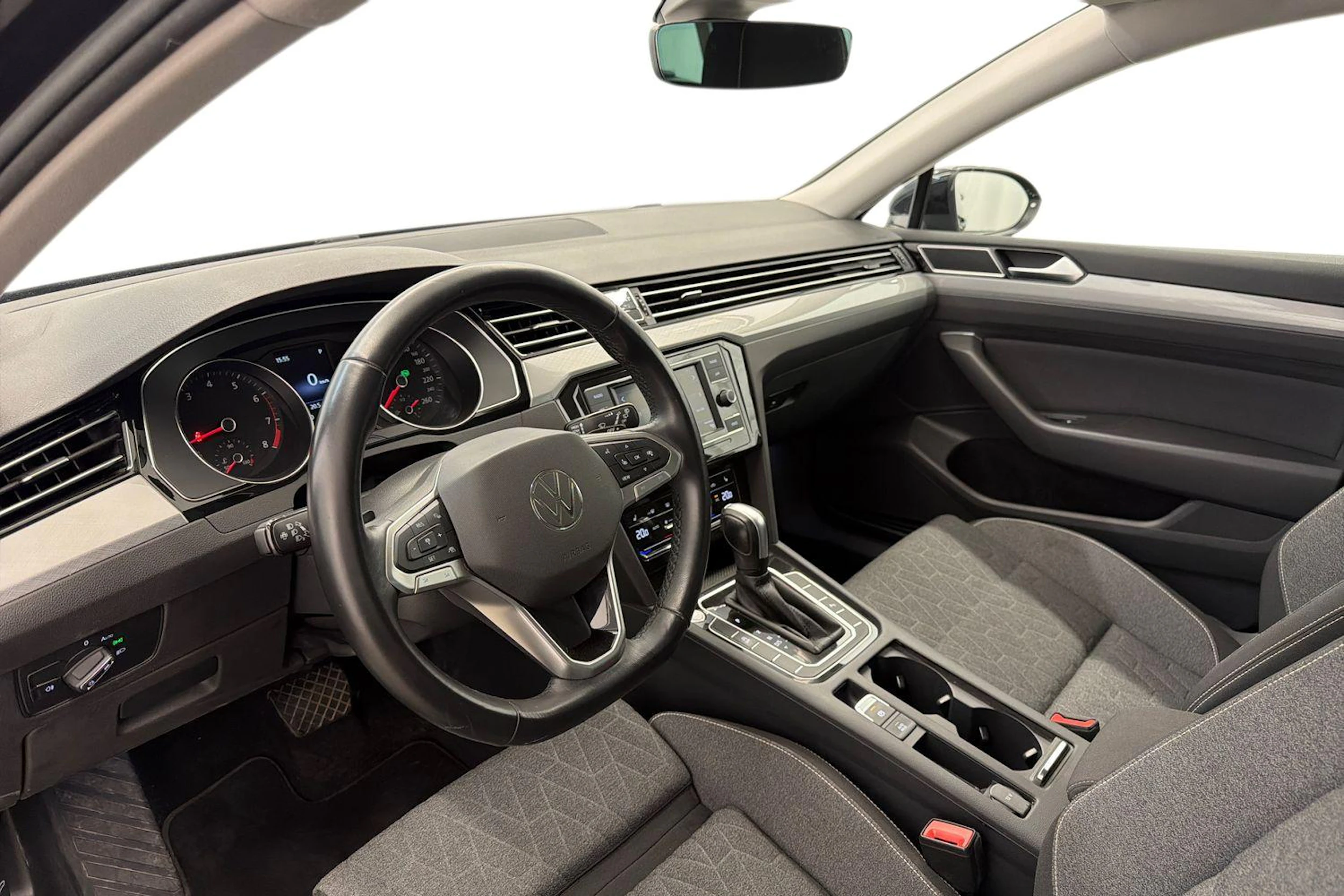 musta Volkswagen Passat 2023 kuva 6.