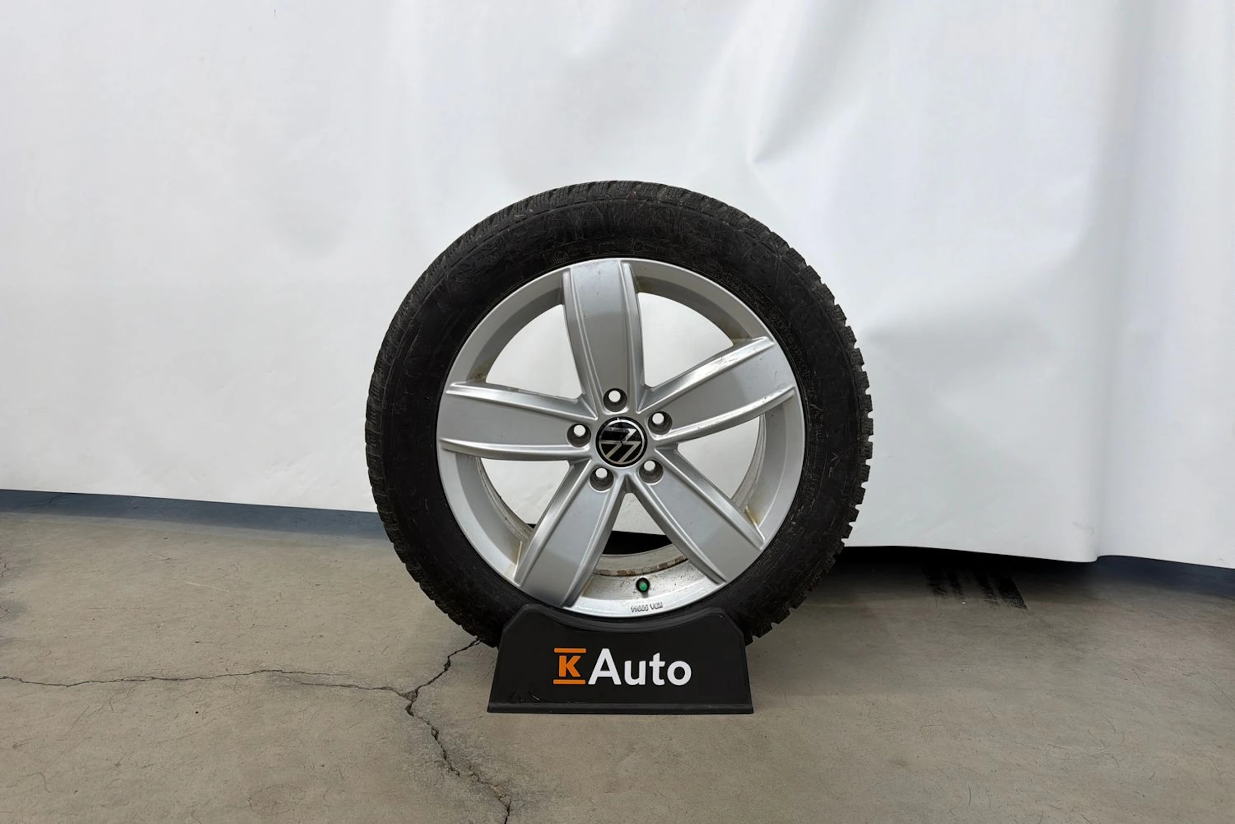 musta Volkswagen Passat 2023 kuva 11.