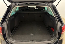 musta Volkswagen Passat 2023 kuva 13.