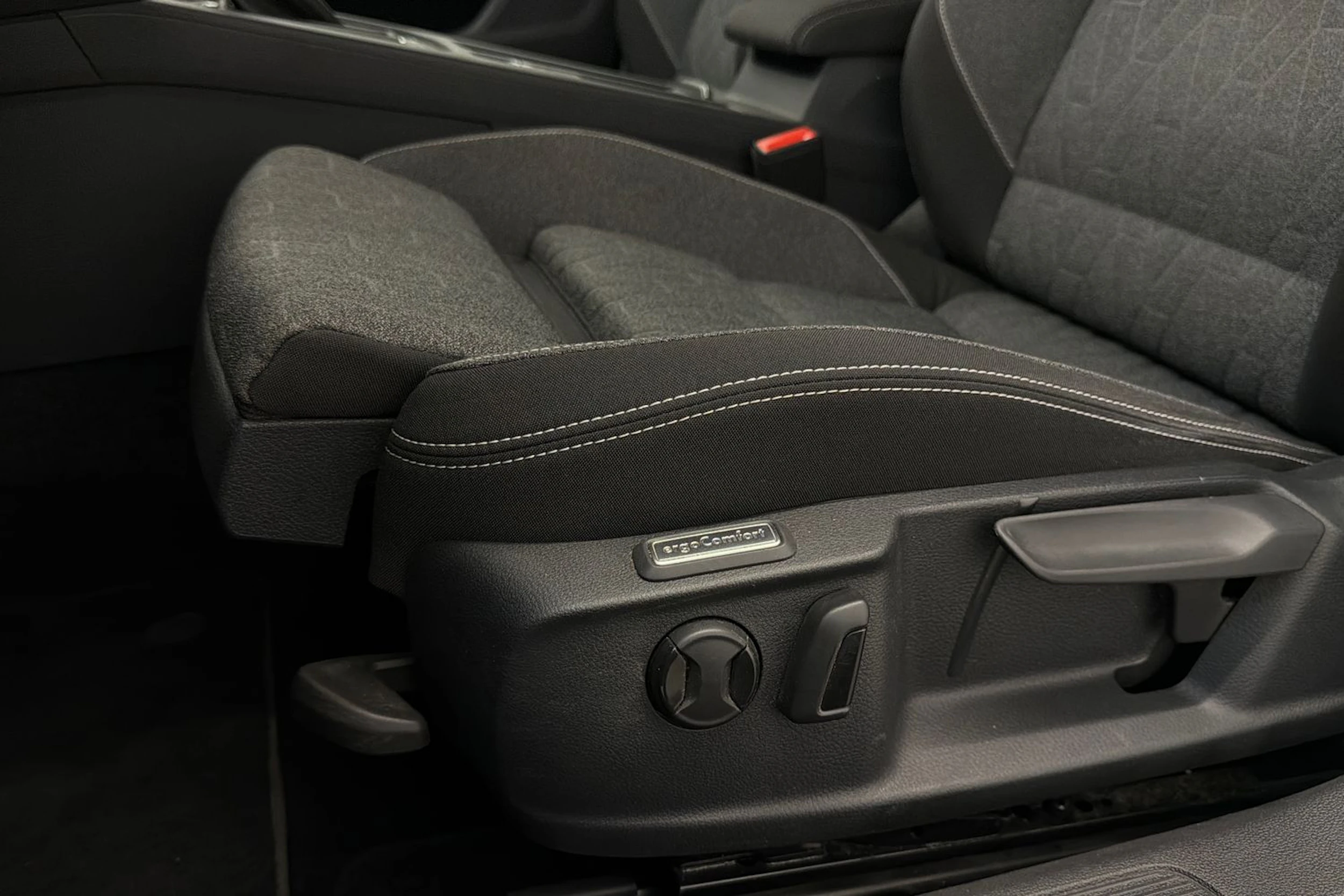 musta Volkswagen Passat 2023 kuva 17.