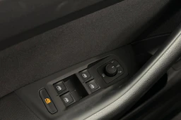 musta Volkswagen Passat 2023 kuva 18.
