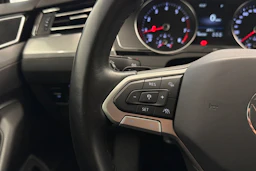 musta Volkswagen Passat 2023 kuva 20.