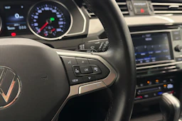 musta Volkswagen Passat 2023 kuva 21.