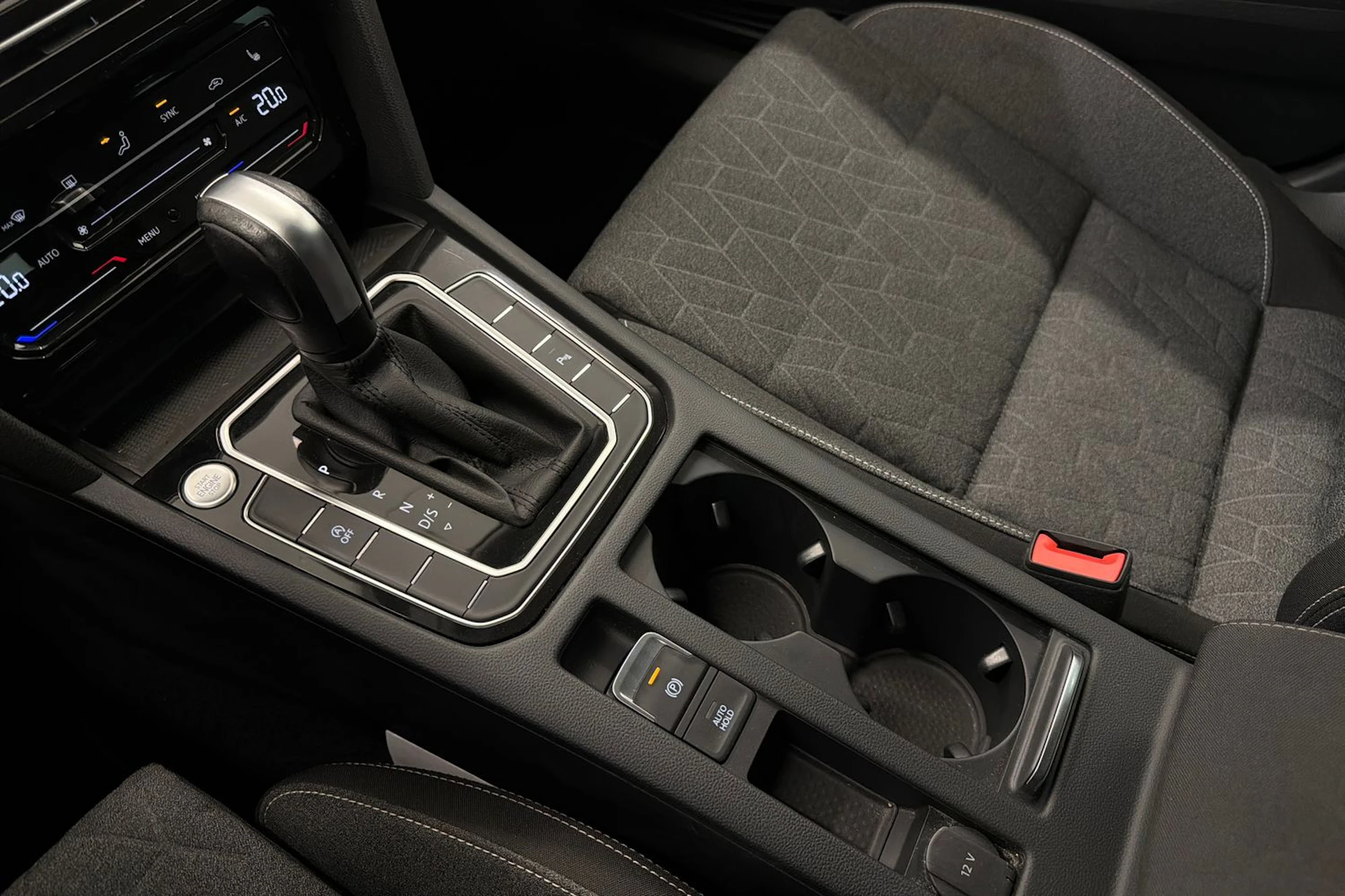 musta Volkswagen Passat 2023 kuva 22.