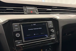 musta Volkswagen Passat 2023 kuva 23.