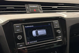 musta Volkswagen Passat 2023 kuva 27.