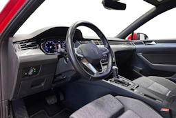 punainen Volkswagen Passat 2023 kuva 8.